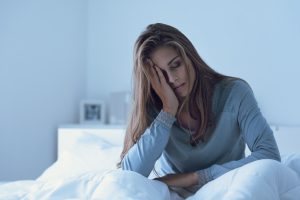woman experiencing sleep apnea symptoms
